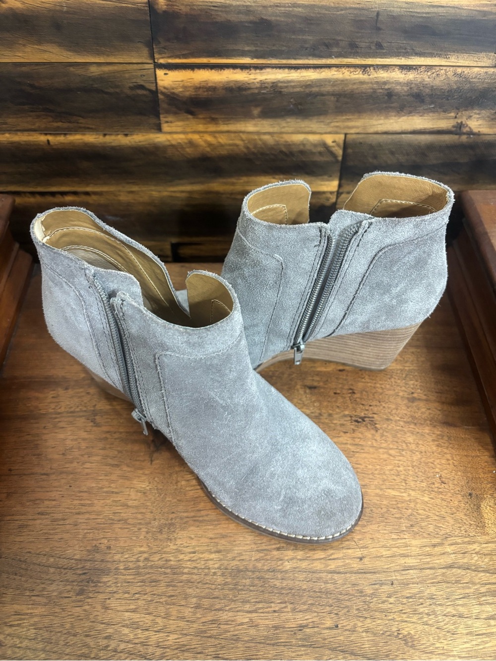 Lucky Brand Yabba Gray Suede Wedge Ankle Booties Size 7.5 M Cutout Zip